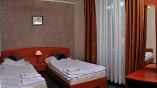 Отель Hotel Paradiso Suchedniów Двухместный номер с 1 кроватью или 2 отдельными кроватями-9