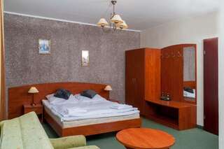 Отель Hotel Paradiso Suchedniów Двухместный номер с 1 кроватью или 2 отдельными кроватями-10