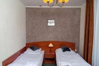 Отель Hotel Paradiso Suchedniów Двухместный номер с 1 кроватью или 2 отдельными кроватями-11