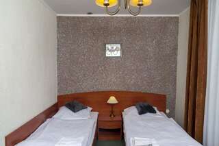 Отель Hotel Paradiso Suchedniów Двухместный номер с 1 кроватью или 2 отдельными кроватями-2